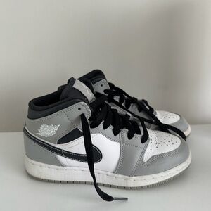 Size 5/3Y Grey Jordan 1 Mid